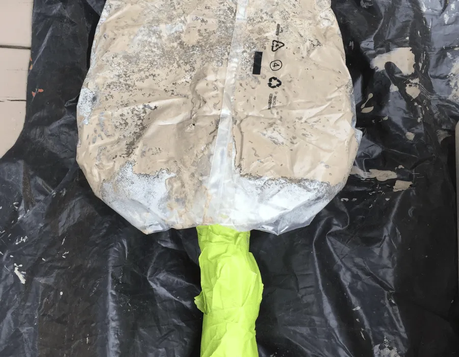 Protecting stain brush in between use