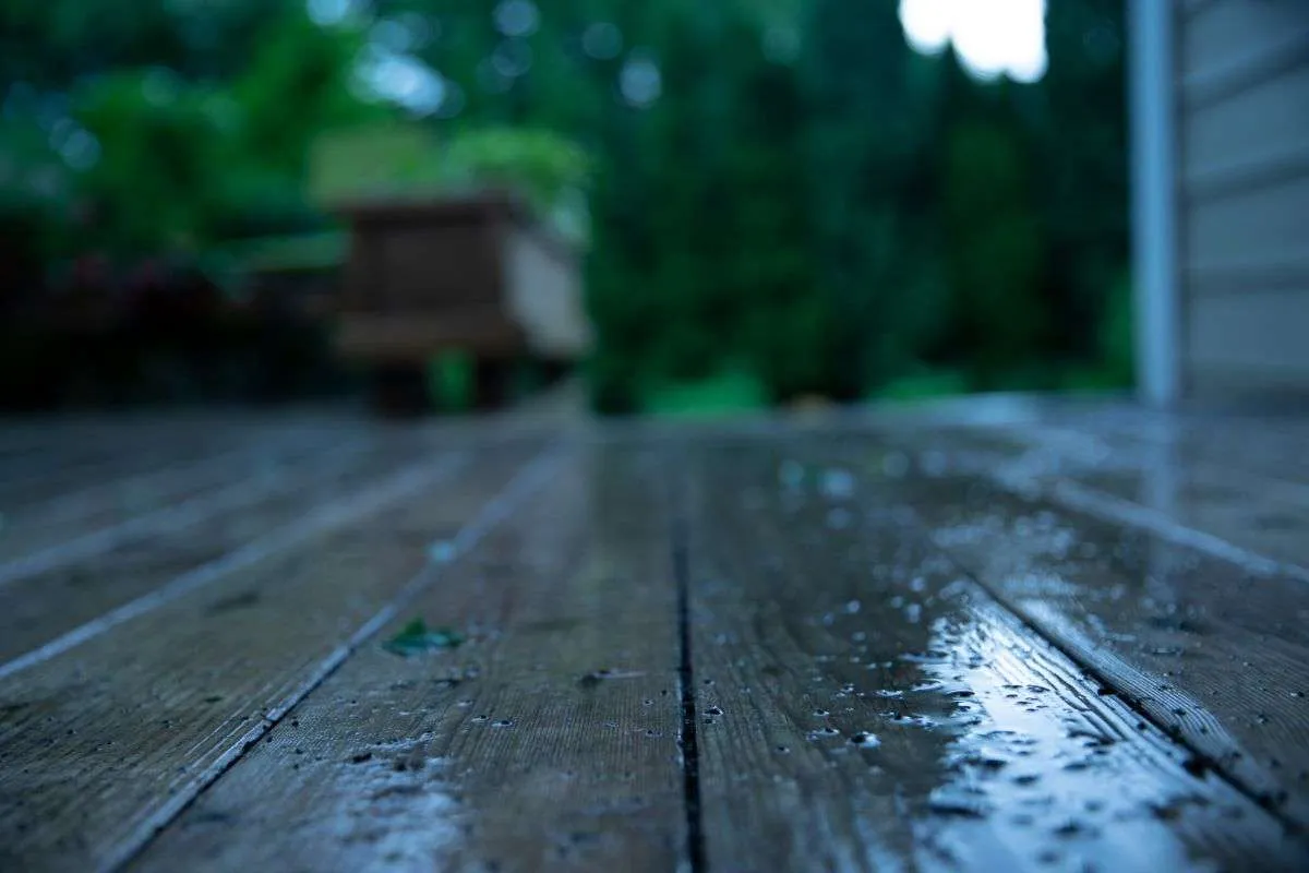Is Deckorators Decking Slippery When Wet