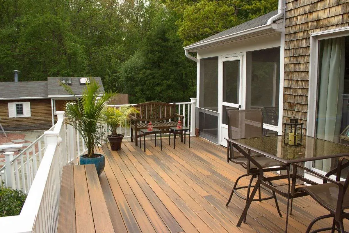 Is DuxxBak (Rice Hull) Decking
Slippery When Wet?