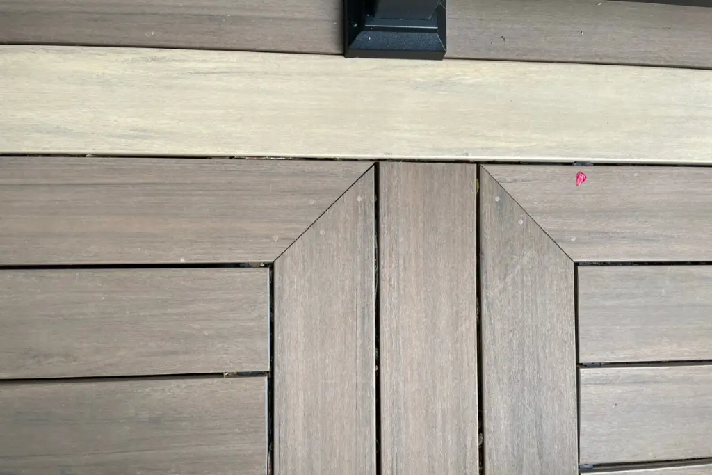 Composite Decking Picture Frame with Transition Borders