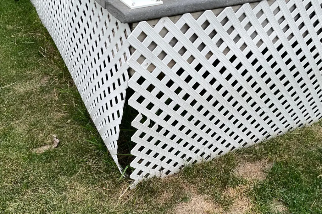 Vinyl Lattice Bending Under Pressure